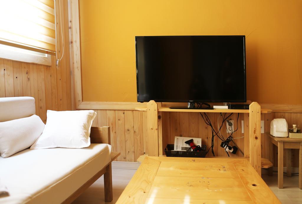 Haevichi Pension Seogwipo Exterior photo