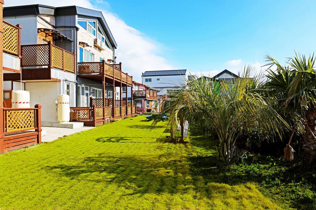 Haevichi Pension Seogwipo Exterior photo